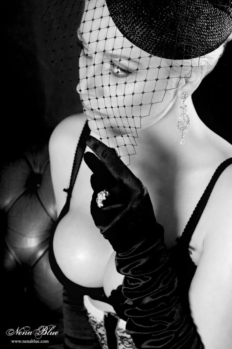 Wonderful erotic photo shoot in black and white - 03