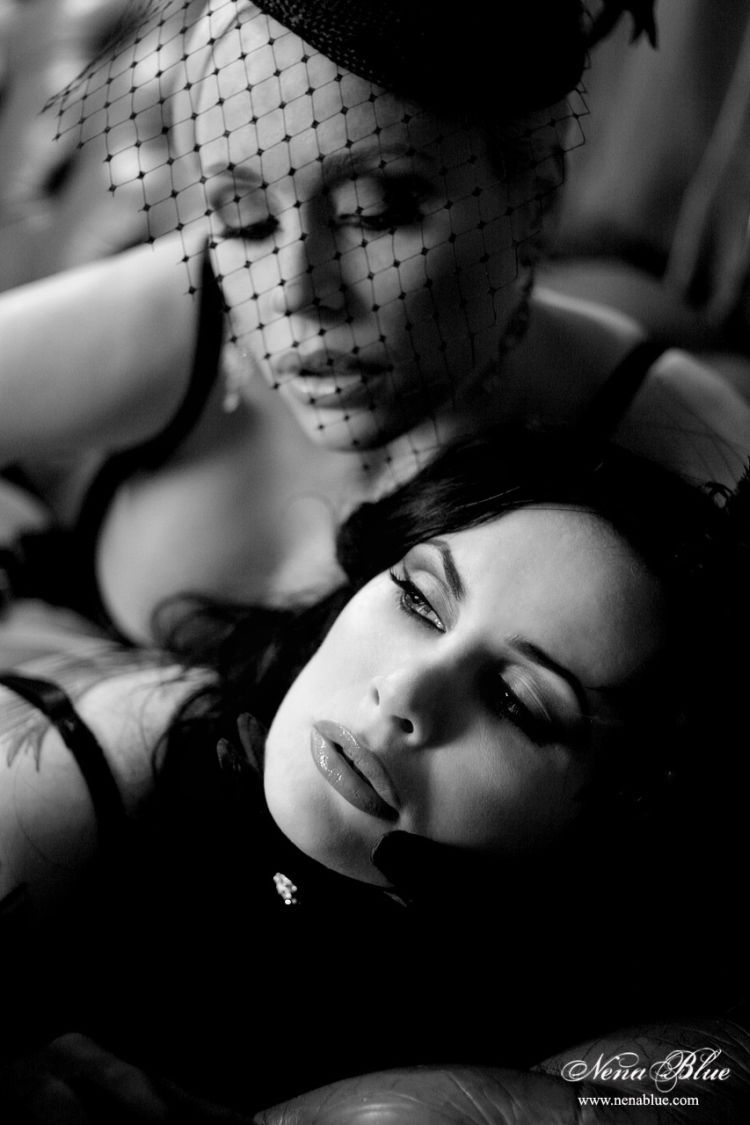 Wonderful erotic photo shoot in black and white - 07