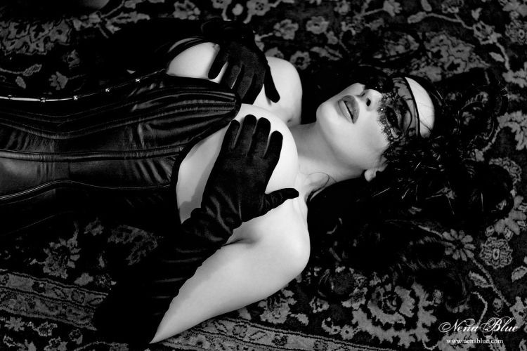 Wonderful erotic photo shoot in black and white - 34