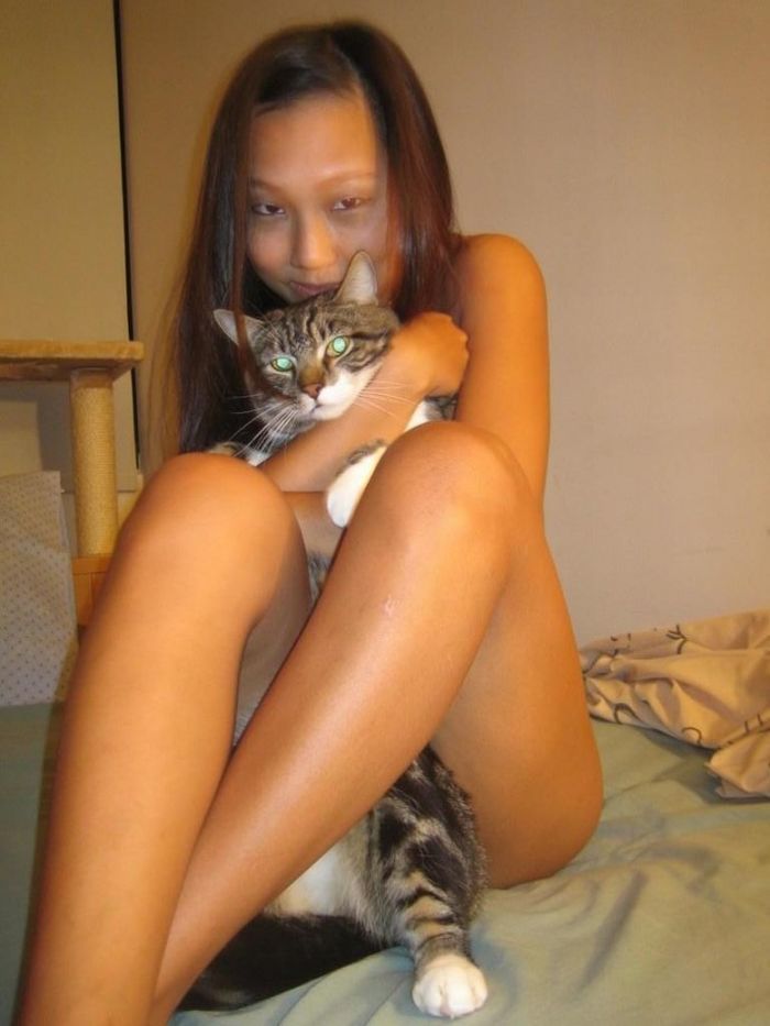 Amateur girls and their favorite pets - 05