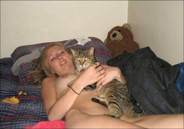Amateur girls and their favorite pets - 13