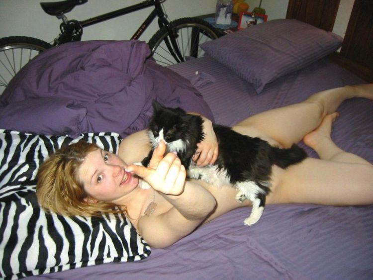 Amateur girls and their favorite pets - 21