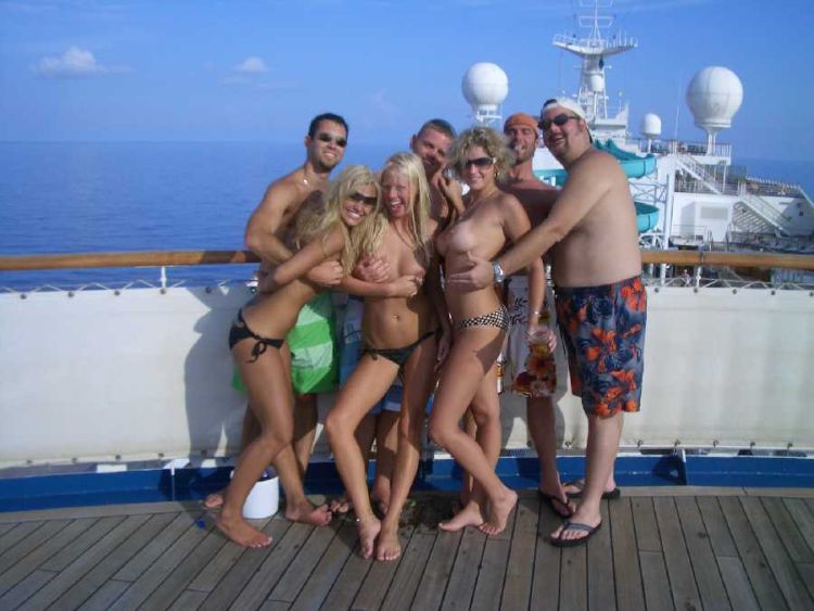 How a funny company partied on a cruise ship - 01
