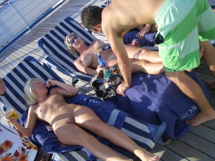 How a funny company partied on a cruise ship - 12