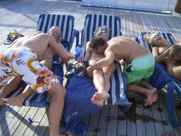 How a funny company partied on a cruise ship - 15