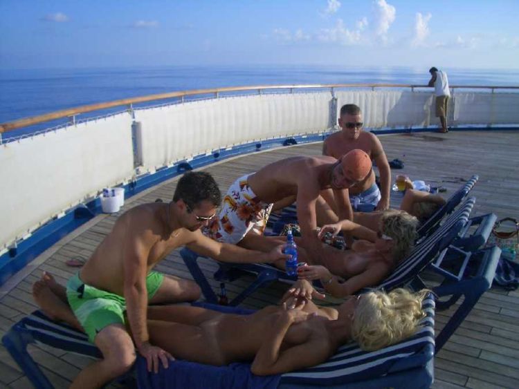 How a funny company partied on a cruise ship - 16