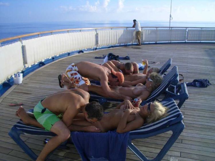 How a funny company partied on a cruise ship - 17