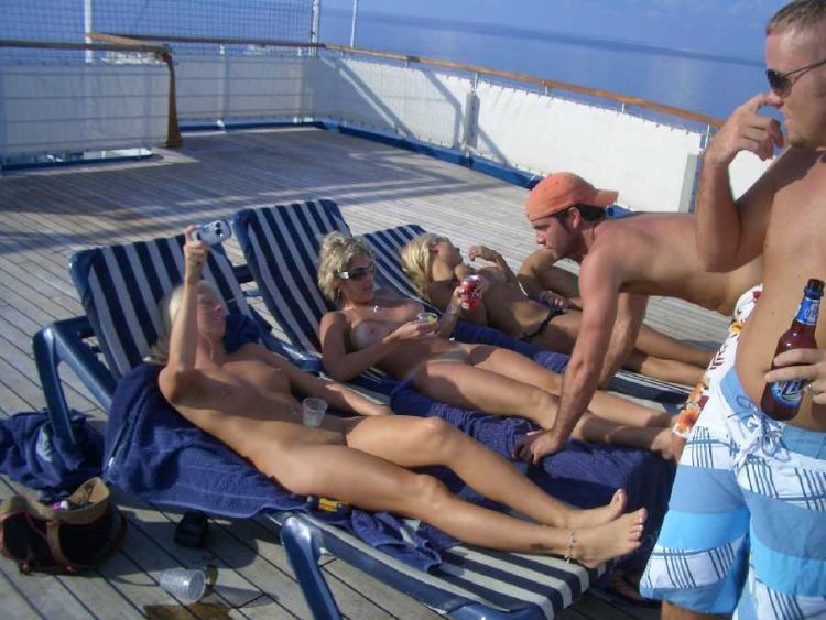 How a funny company partied on a cruise ship - 21