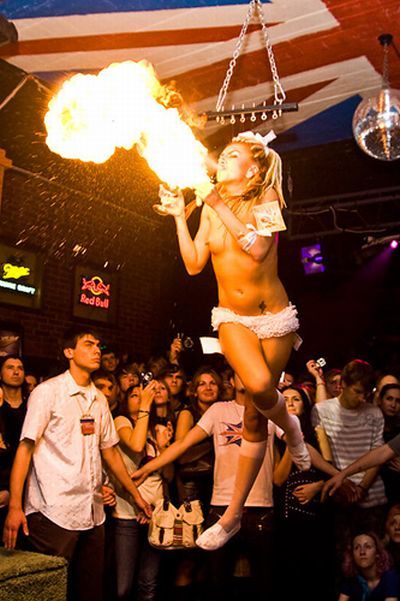 An unusual presentation in a Russian nightclub - 09