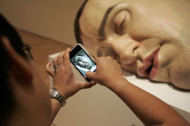 Hypernatural works of Ron Mueck at the exhibition in Melbourne - 00