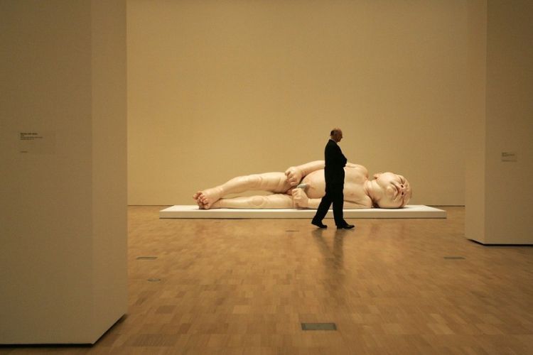 Hypernatural works of Ron Mueck at the exhibition in Melbourne - 01