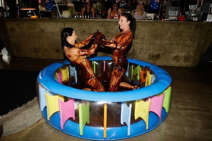 Women's wrestling in chocolate, a great way to celebrate Australia Day 2010 - 01