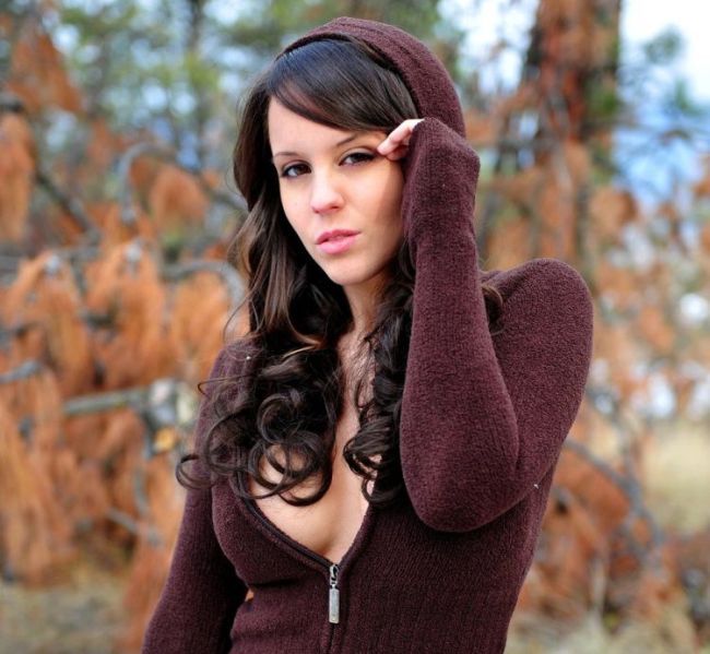Stunning Bryci walking in the woods (12 pics) Stunning Bryci walking in the woods (12 pics)