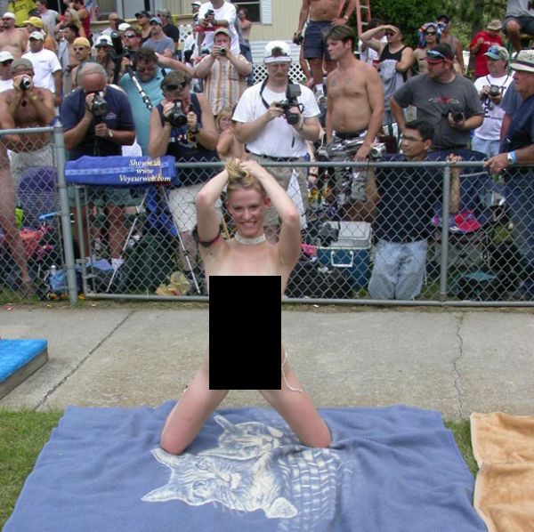 Adult show outdoors (41 pics) Adult show outdoors (41 pics)