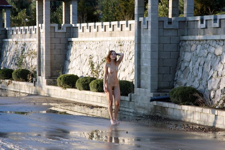 Walking naked in the morning - 01
