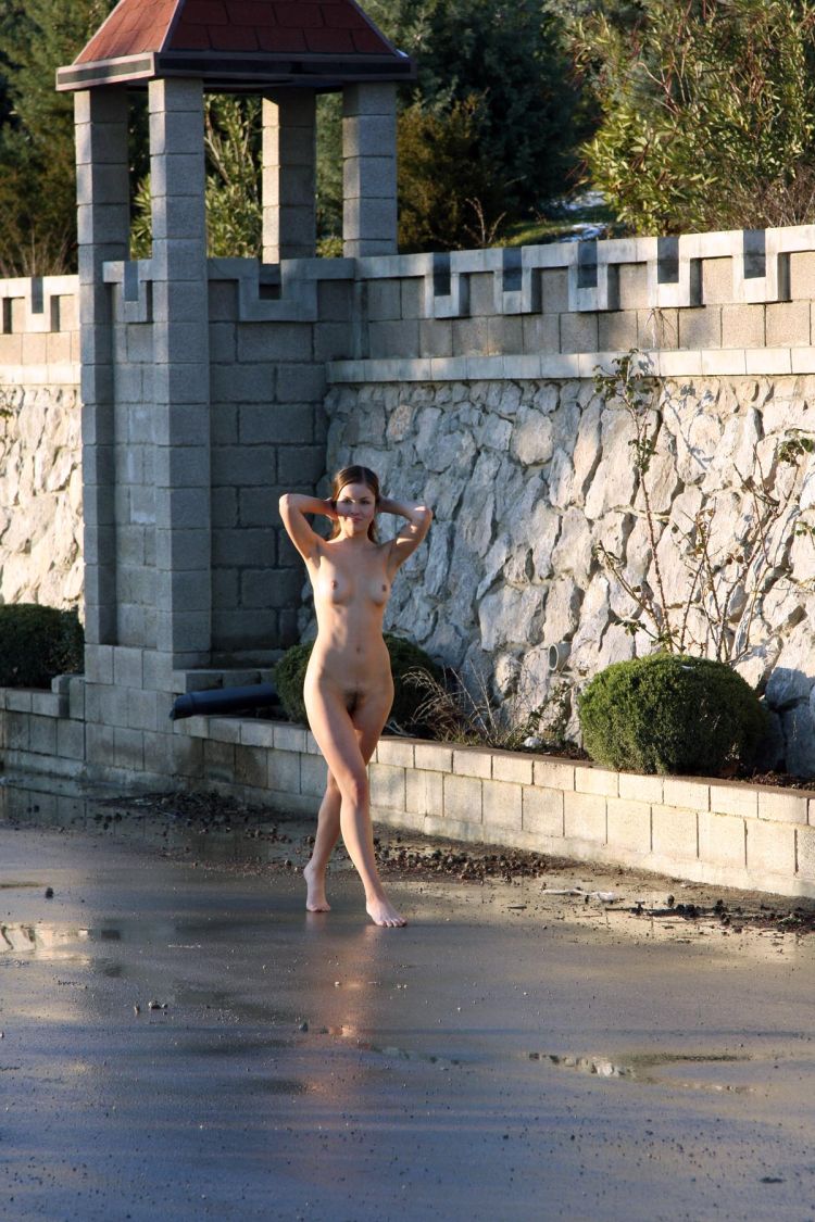 Walking naked in the morning - 03