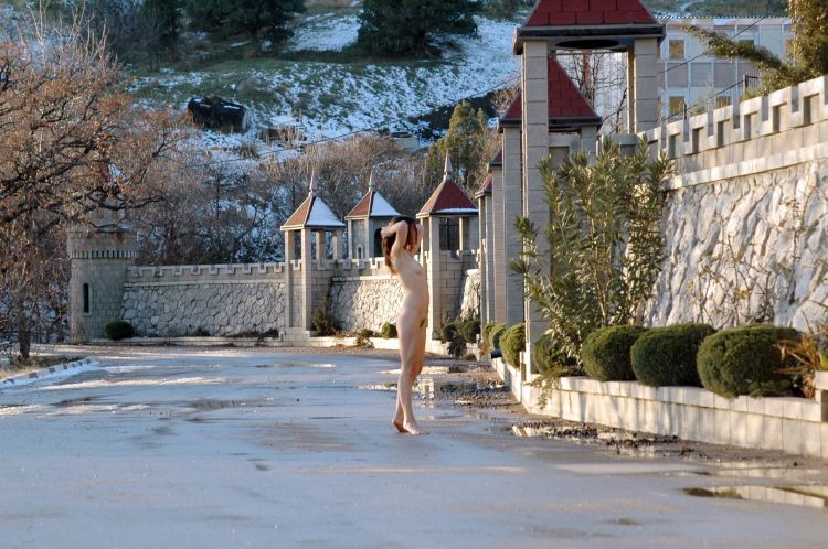Walking naked in the morning - 06