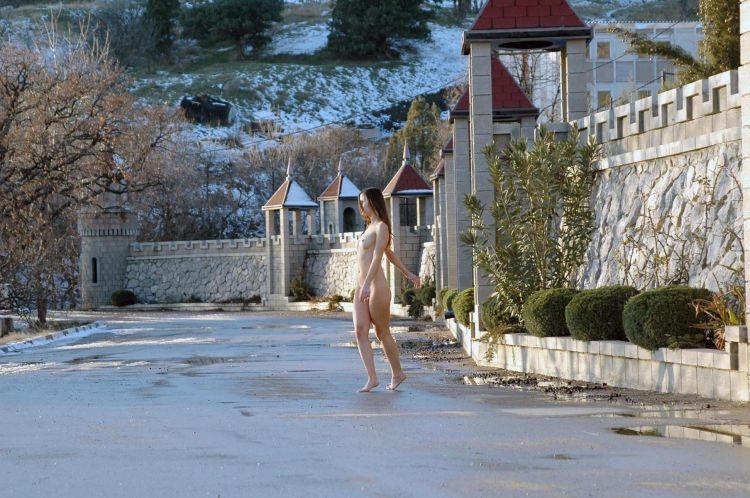 Walking naked in the morning - 07