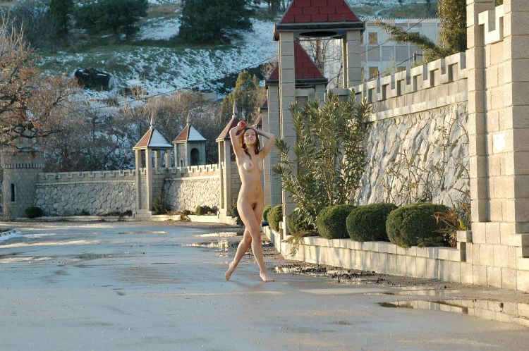 Walking naked in the morning - 08