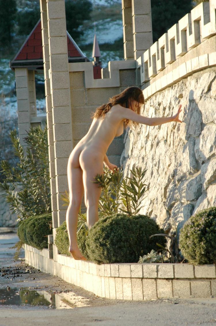 Walking naked in the morning - 27
