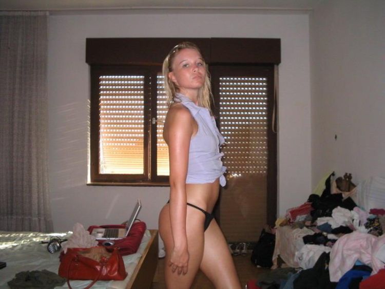 Another amateur girl put her pictures online - 02