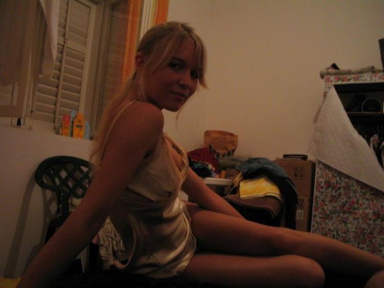 Another amateur girl put her pictures online - 15