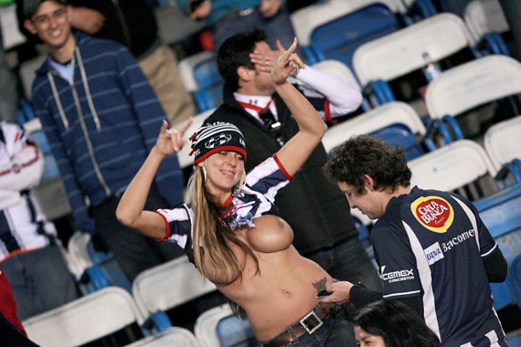 Why Mexican female fans are considered to be the hottest in the world - 02