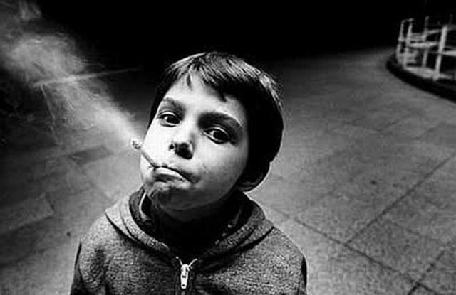 Children with a cigarette - very sad pictures - 04