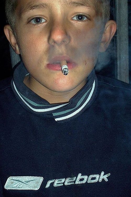 Children with a cigarette - very sad pictures - 07