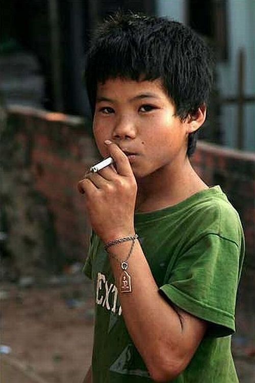 Children with a cigarette - very sad pictures - 08