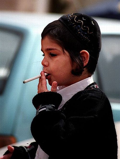 Children with a cigarette - very sad pictures - 12