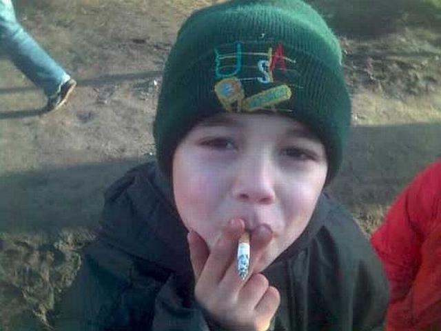 Children with a cigarette - very sad pictures - 18