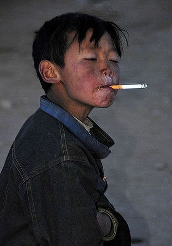Children with a cigarette - very sad pictures - 25