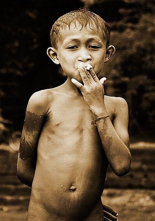 Children with a cigarette - very sad pictures - 26