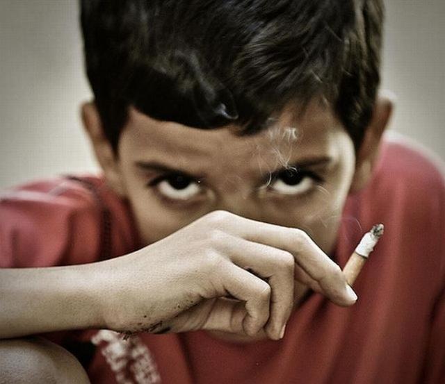 Children with a cigarette - very sad pictures - 34