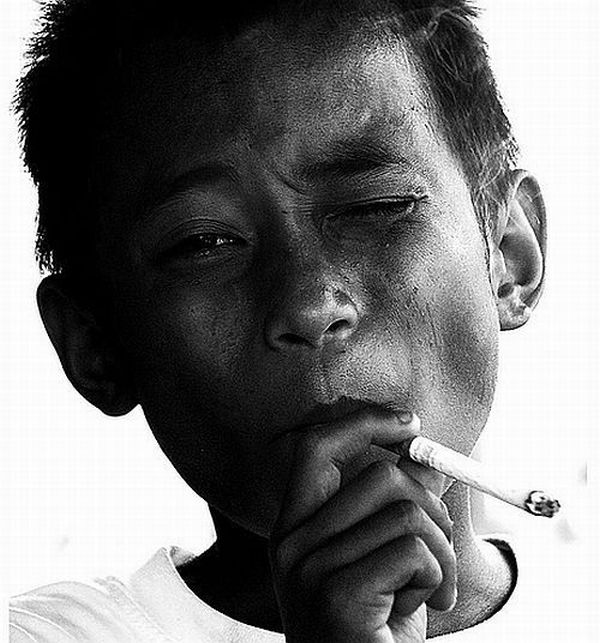 Children with a cigarette - very sad pictures - 37