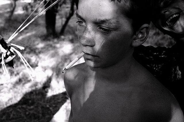 Children with a cigarette - very sad pictures - 40