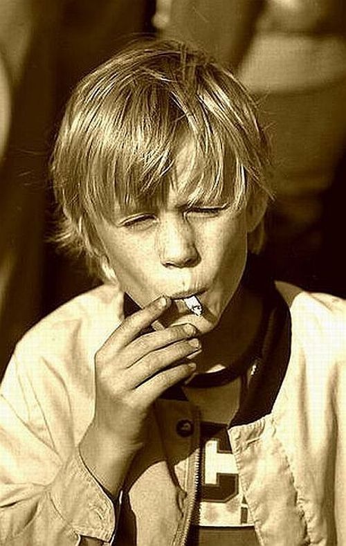 Children with a cigarette - very sad pictures - 41