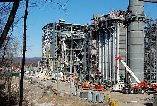 Explosion at Kleen Energy power plant - 17