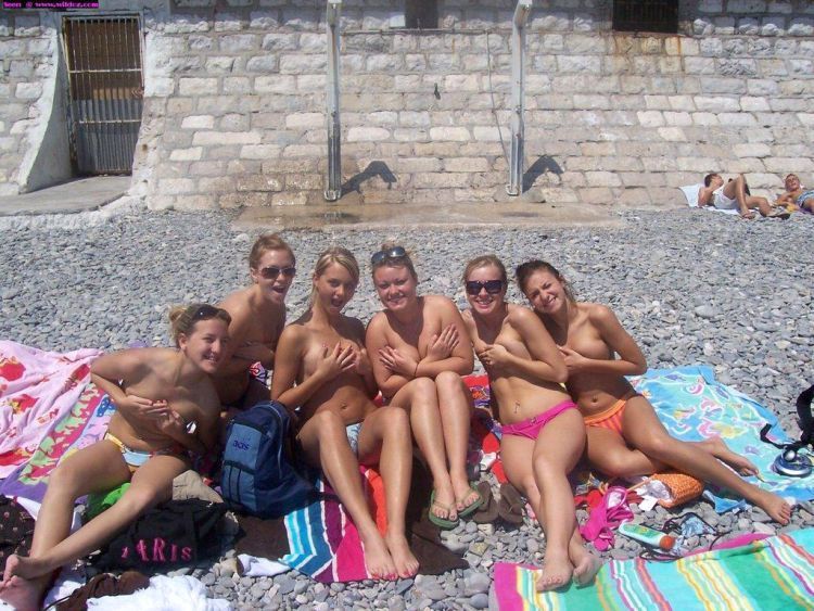Sexy group photos from various beaches - 06