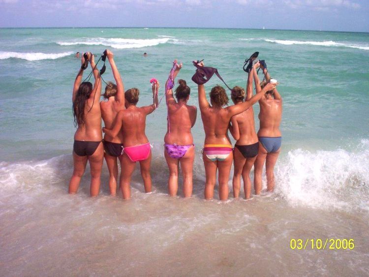 Sexy group photos from various beaches - 48