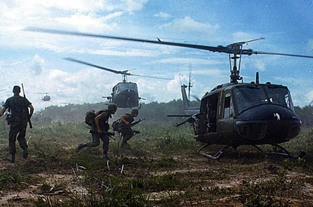 Tragic images of war in Vietnam - 08