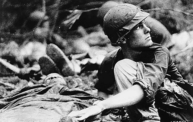 Tragic images of war in Vietnam - 10