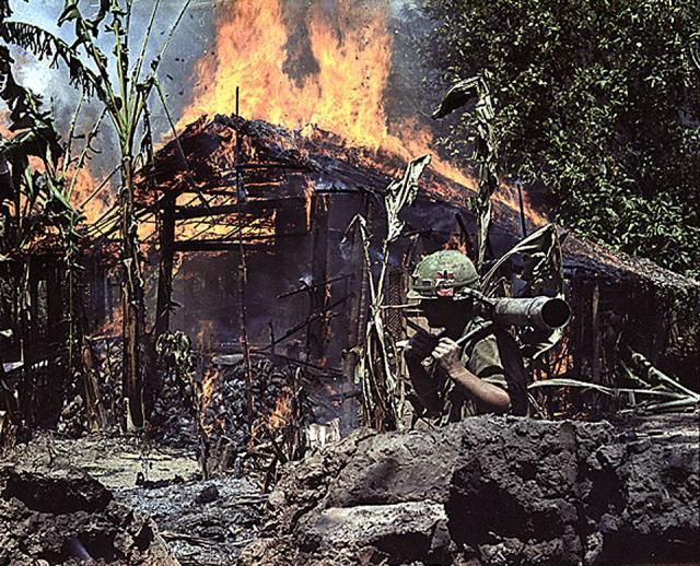 Tragic images of war in Vietnam - 21