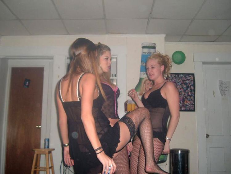 Drunk girls at home parties - 20