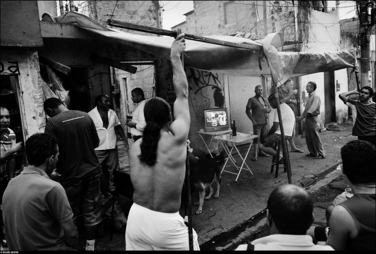 Black and white life in Brazil, a small tour of the slums of Sao Paulo - 02