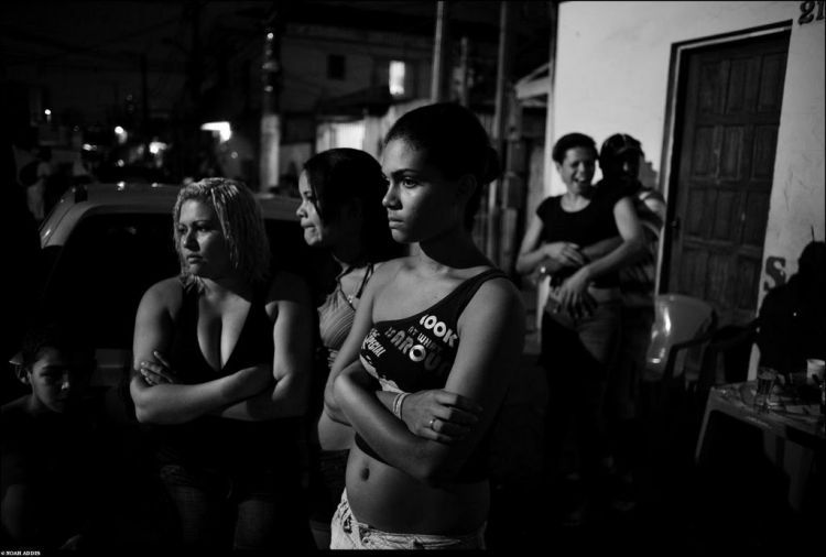 Black and white life in Brazil, a small tour of the slums of Sao Paulo - 03