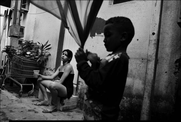 Black and white life in Brazil, a small tour of the slums of Sao Paulo - 07