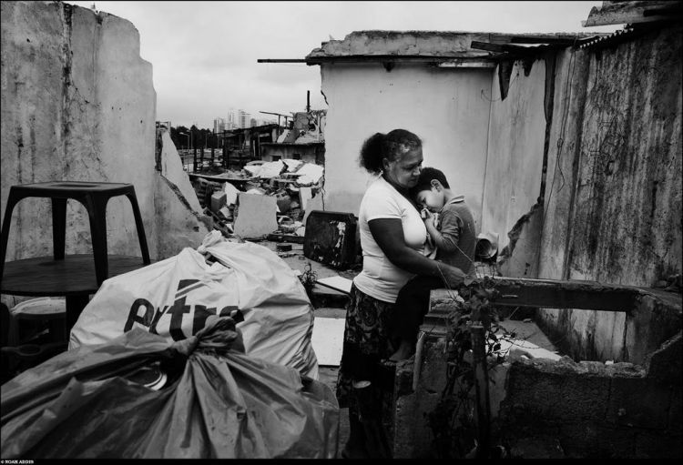 Black and white life in Brazil, a small tour of the slums of Sao Paulo - 22