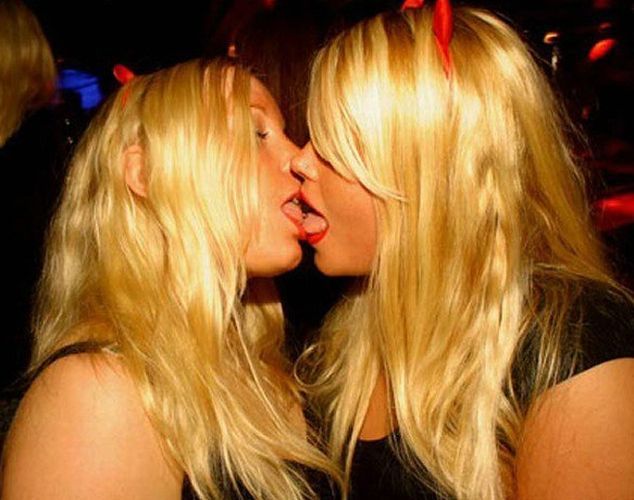 Girls love to do it ... (55 pics)